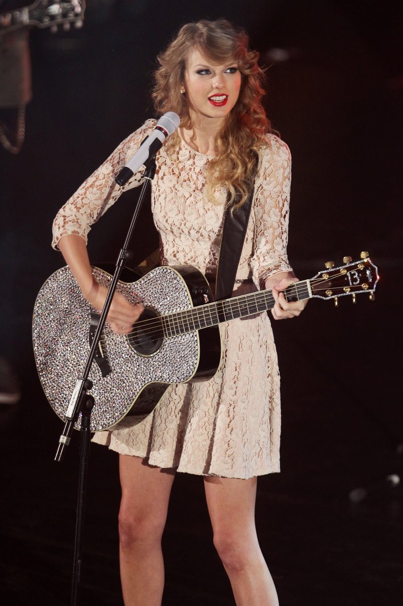 Taylor Swift at BBC Radio 1's Teen Awards 2010 — photo 26
