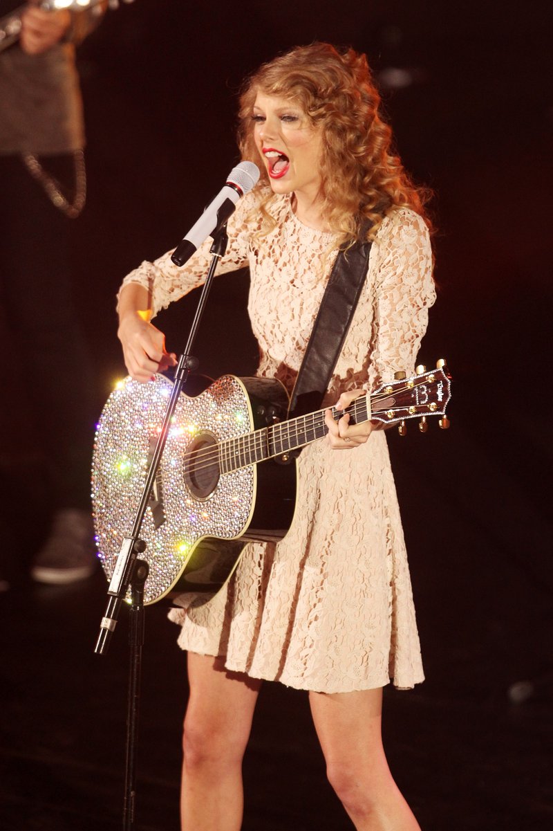 Taylor Swift at BBC Radio 1's Teen Awards 2010 — photo 30