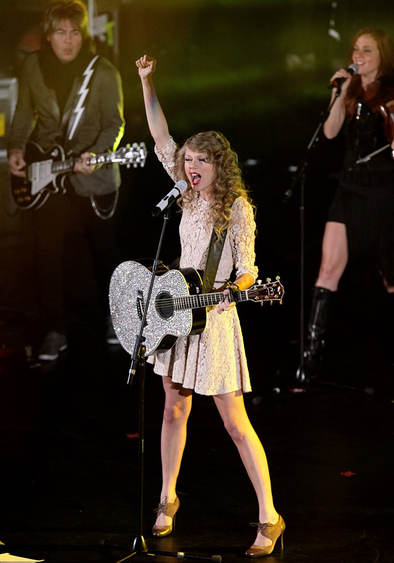 Taylor Swift at BBC Radio 1's Teen Awards 2010 — photo 37