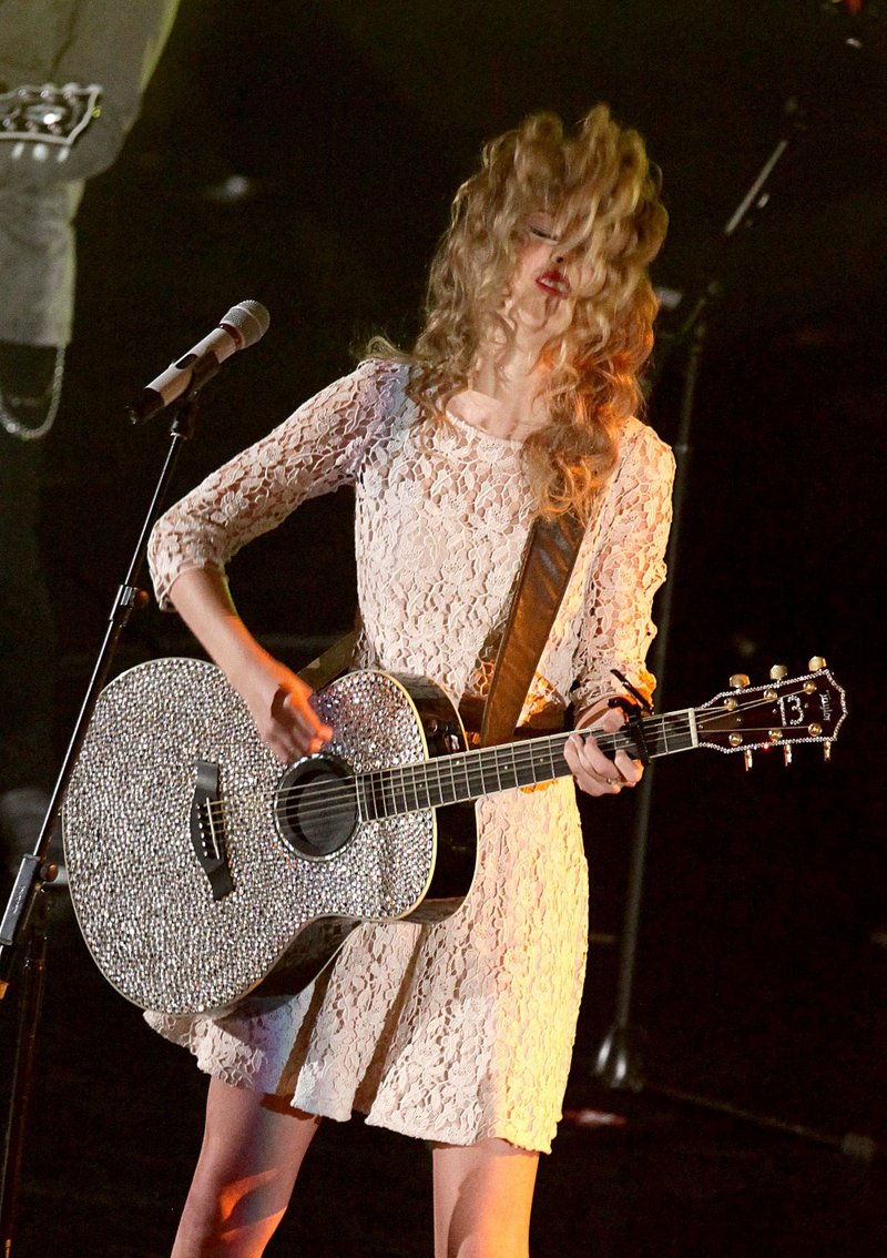 Taylor Swift at BBC Radio 1's Teen Awards 2010 — photo 42