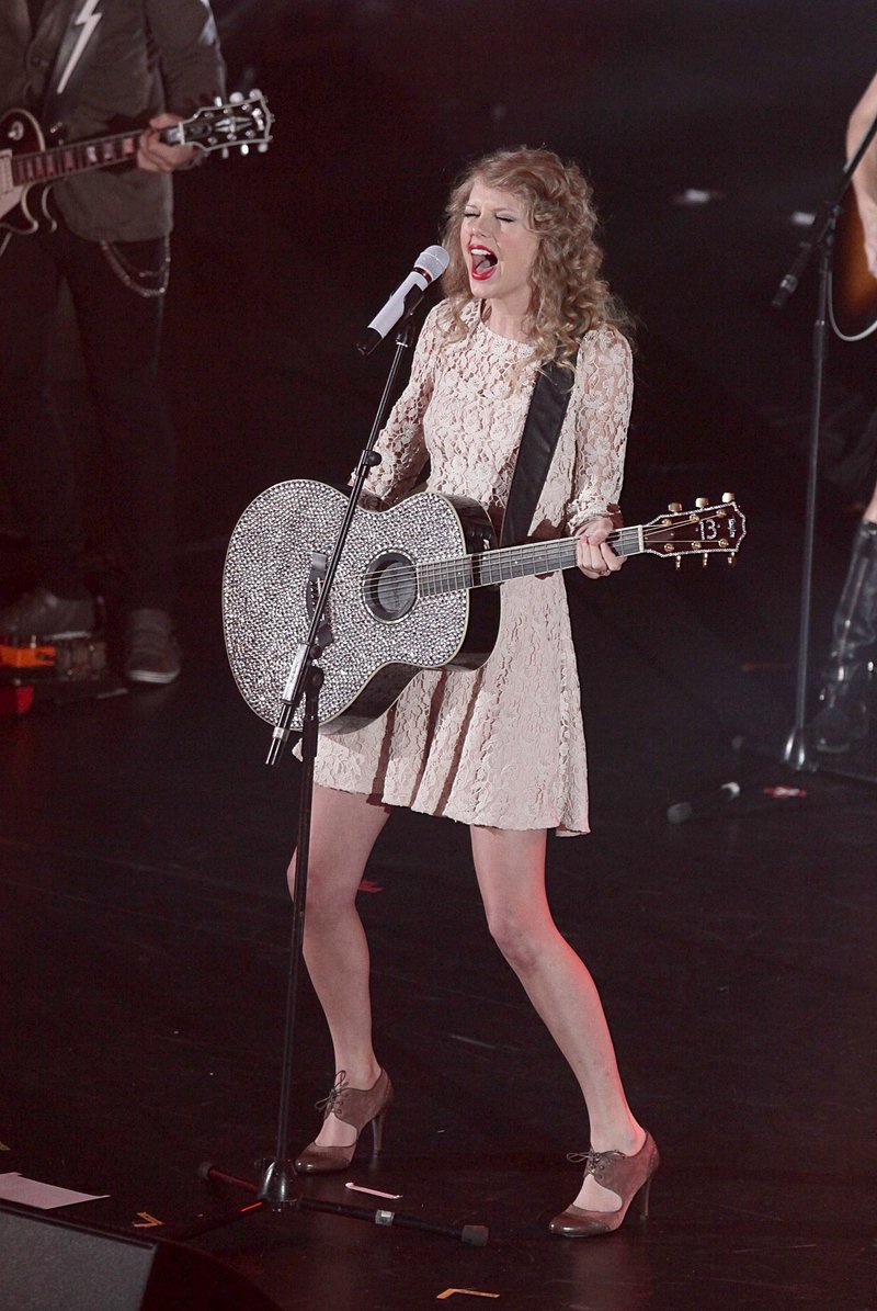 Taylor Swift at BBC Radio 1's Teen Awards 2010 — photo 45