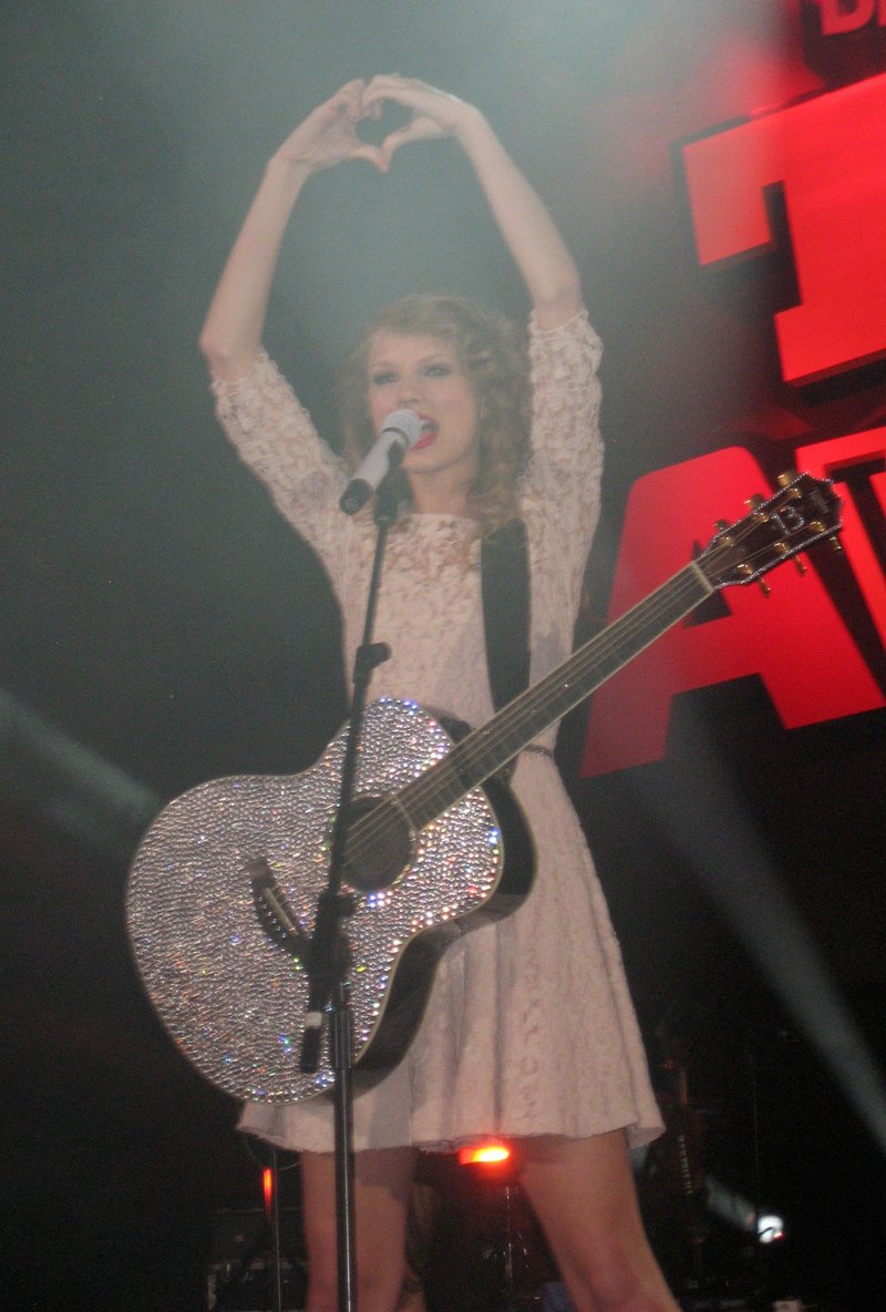Taylor Swift at BBC Radio 1's Teen Awards 2010 — photo 66