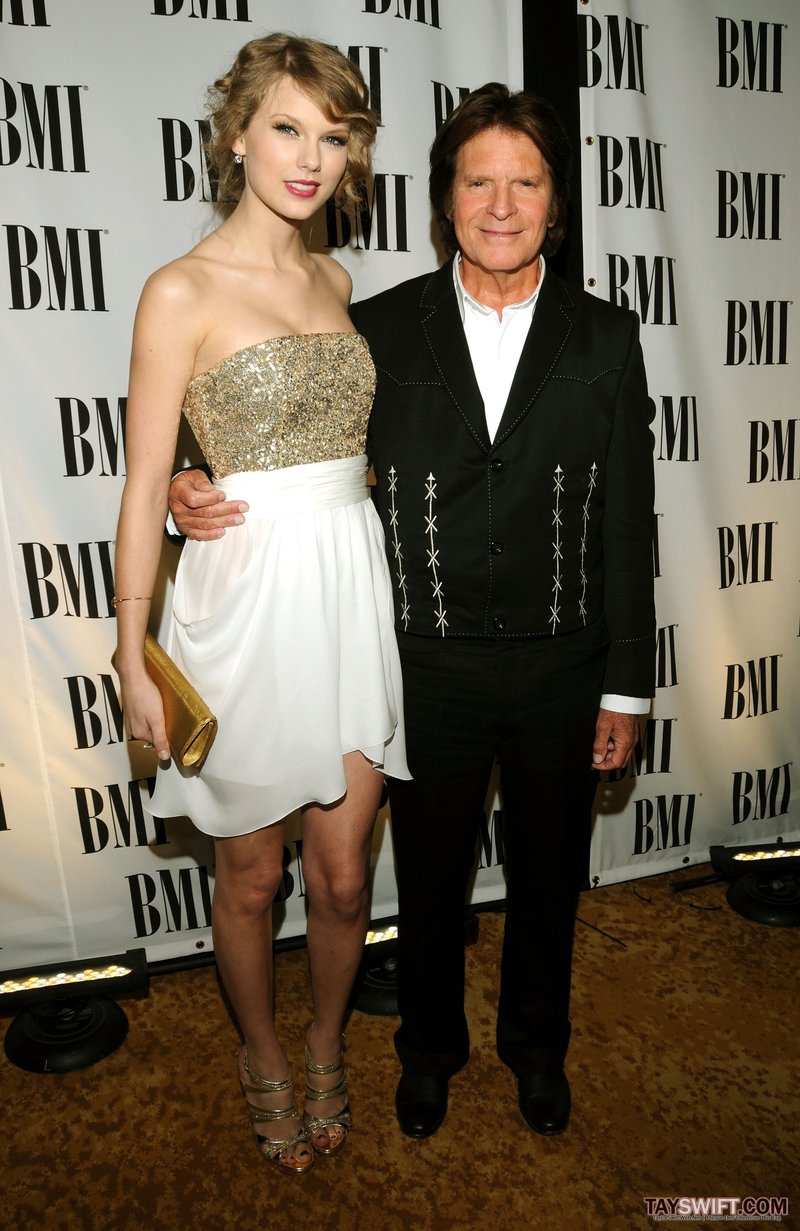 Taylor Swift at BMI's 58th Annual Pop Awards — photo 7