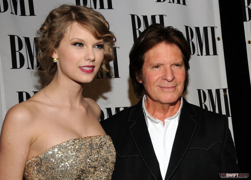 Taylor Swift at BMI's 58th Annual Pop Awards — photo 8