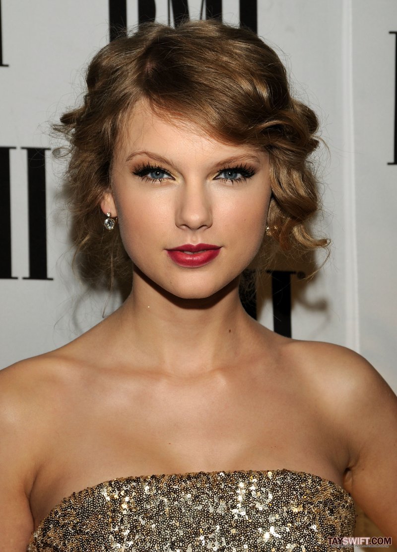 Taylor Swift at BMI's 58th Annual Pop Awards — photo 12