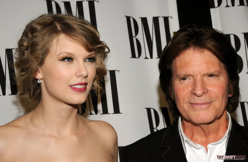 Taylor Swift at BMI's 58th Annual Pop Awards — photo 14