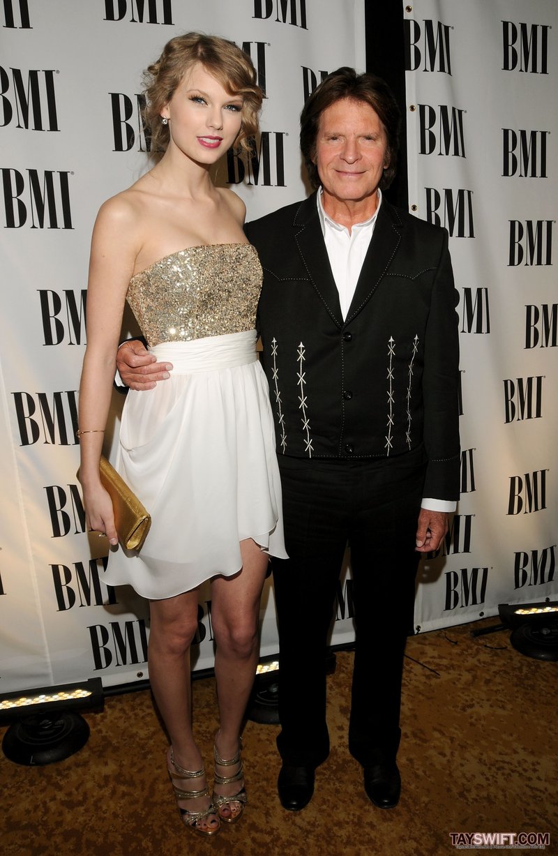 Taylor Swift at BMI's 58th Annual Pop Awards — photo 16
