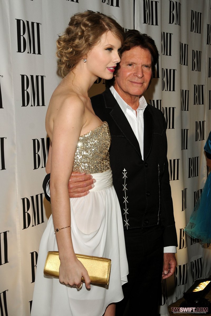 Taylor Swift at BMI's 58th Annual Pop Awards — photo 19