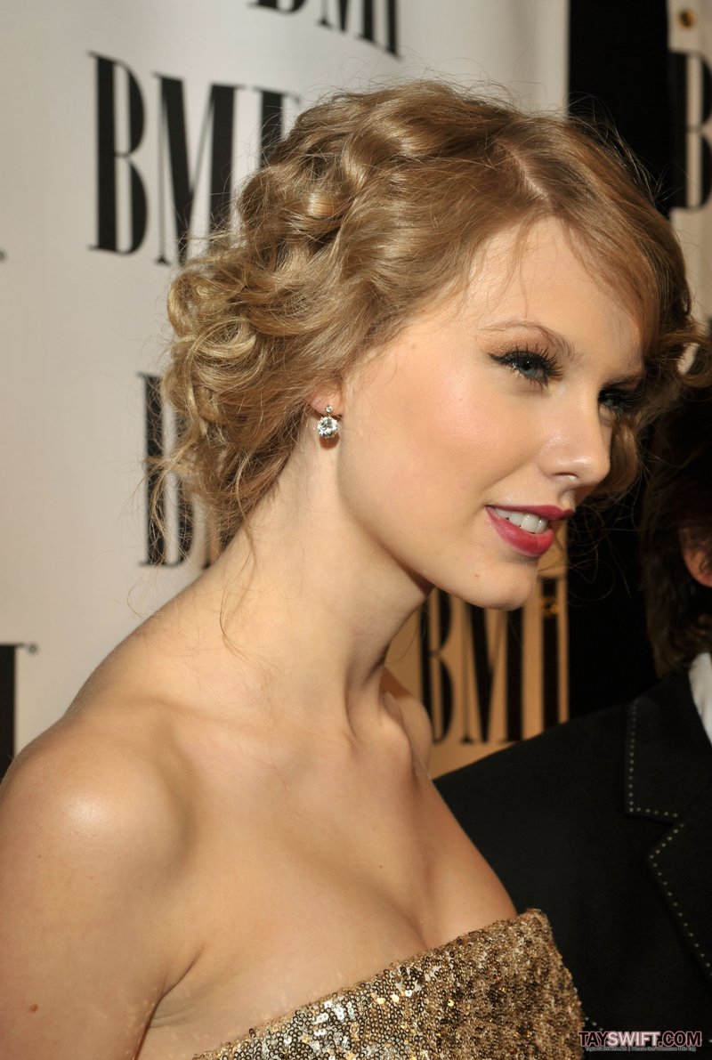Taylor Swift at BMI's 58th Annual Pop Awards — photo 22