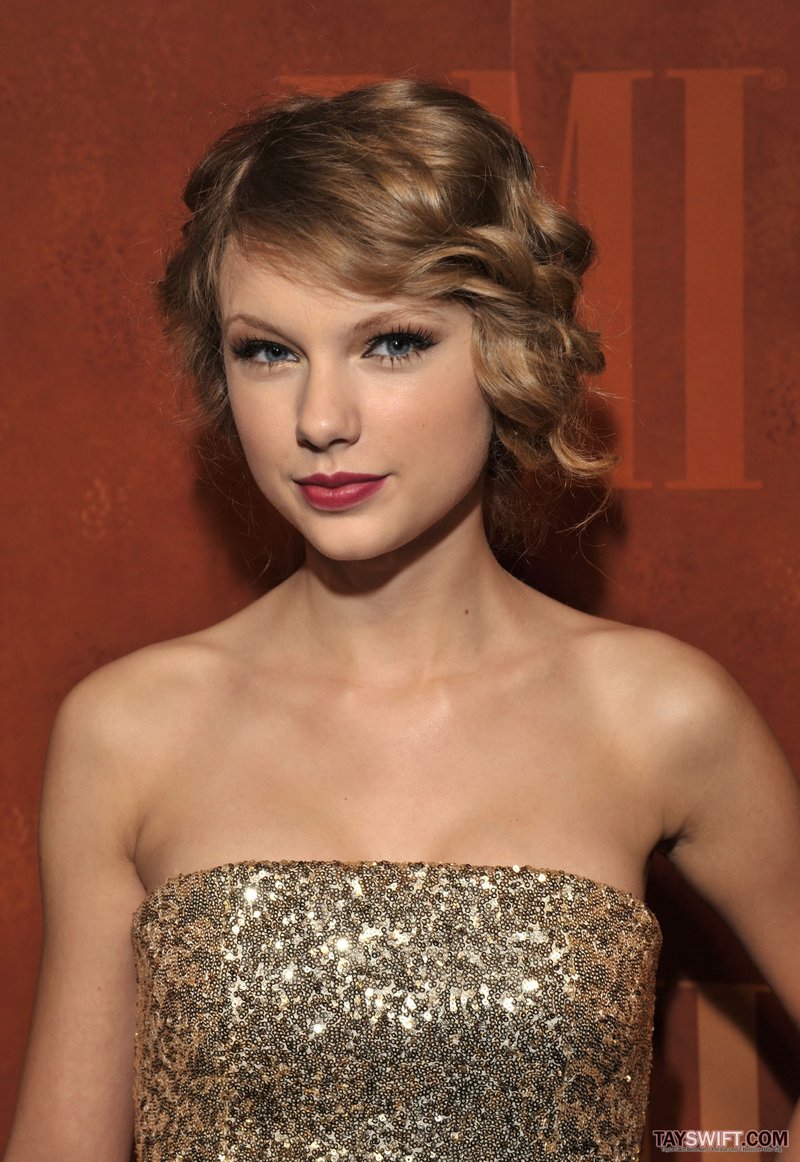 Taylor Swift at BMI's 58th Annual Pop Awards — photo 23