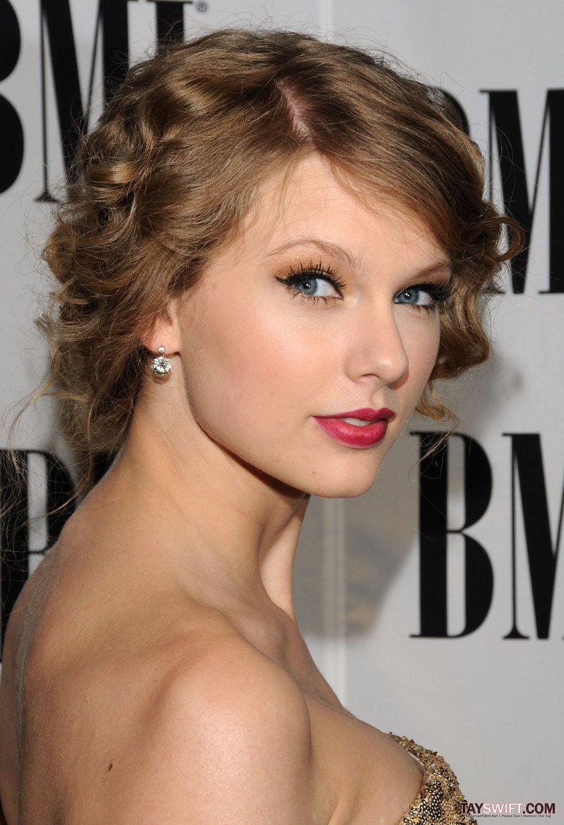 Taylor Swift at BMI's 58th Annual Pop Awards — photo 25