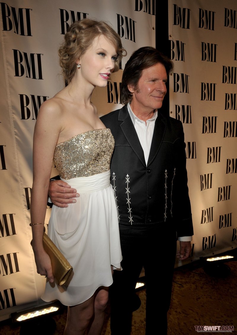 Taylor Swift at BMI's 58th Annual Pop Awards — photo 29