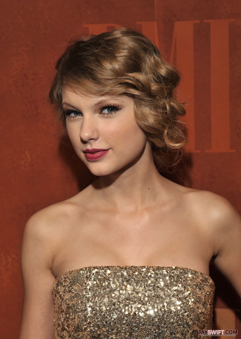 Taylor Swift at BMI's 58th Annual Pop Awards — photo 30