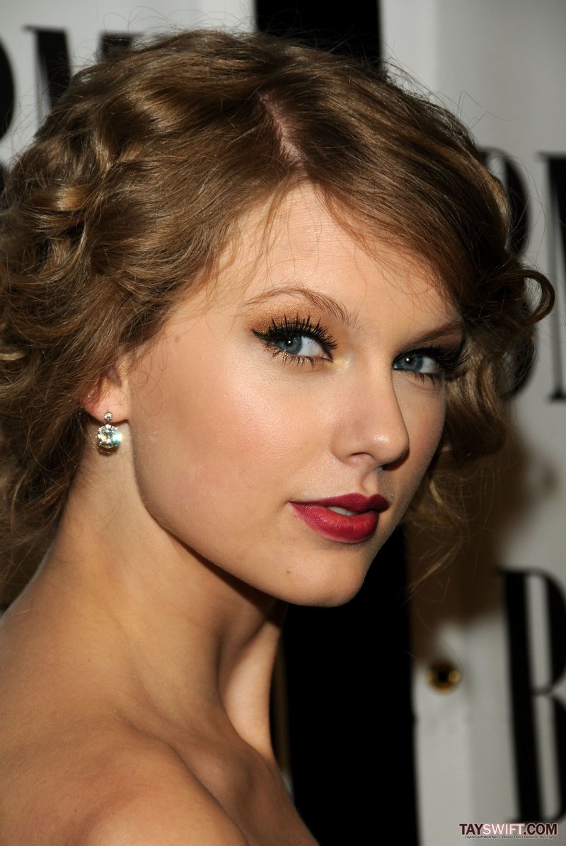 Taylor Swift at BMI's 58th Annual Pop Awards — photo 35