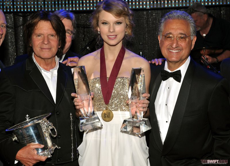 Taylor Swift at BMI's 58th Annual Pop Awards — photo 58