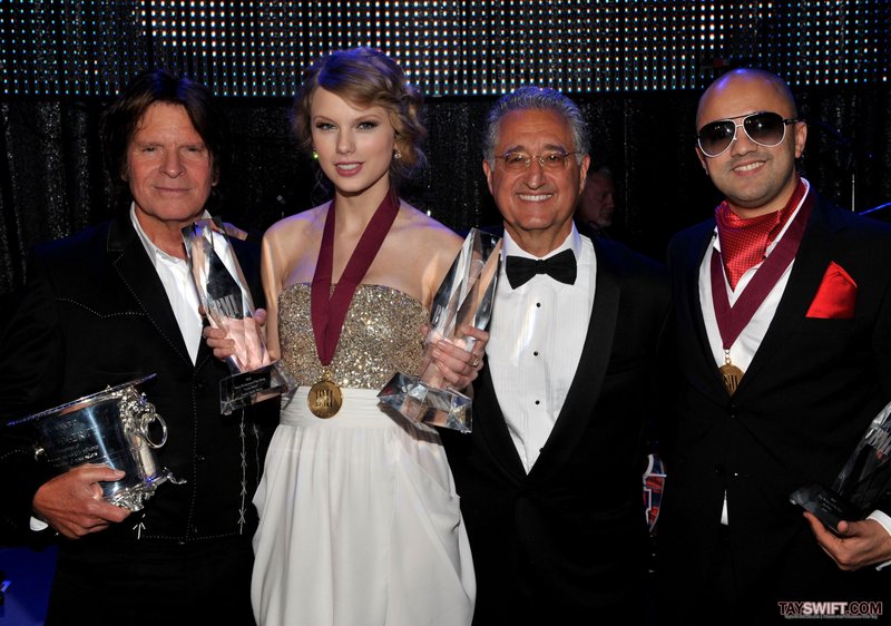 Taylor Swift at BMI's 58th Annual Pop Awards — photo 59