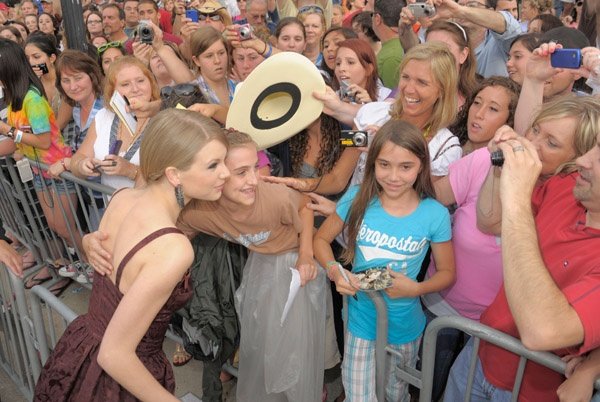 Taylor Swift at 2010 CMT Music Awards — photo 11
