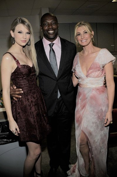 Taylor Swift at 2010 CMT Music Awards — photo 37