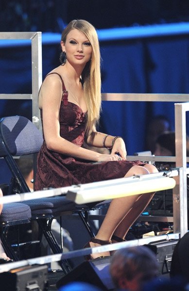 Taylor Swift at 2010 CMT Music Awards — photo 43