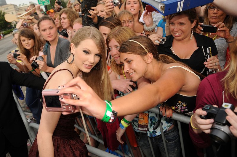 Taylor Swift at 2010 CMT Music Awards — photo 65