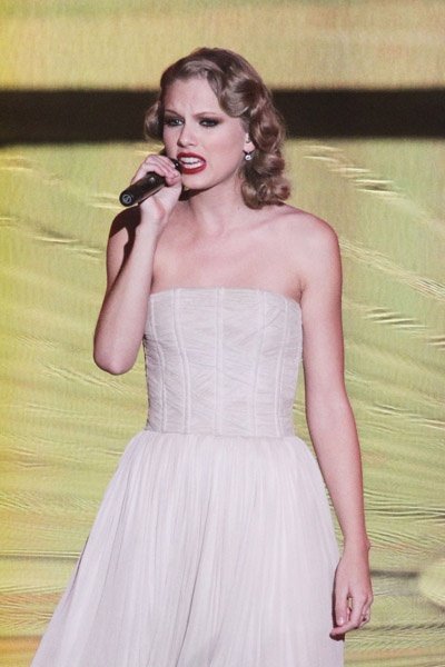 Taylor Swift at 2010 MTV Video Music Awards — photo 23
