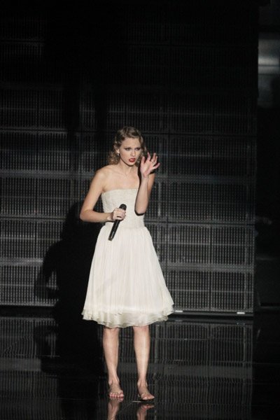 Taylor Swift at 2010 MTV Video Music Awards — photo 25