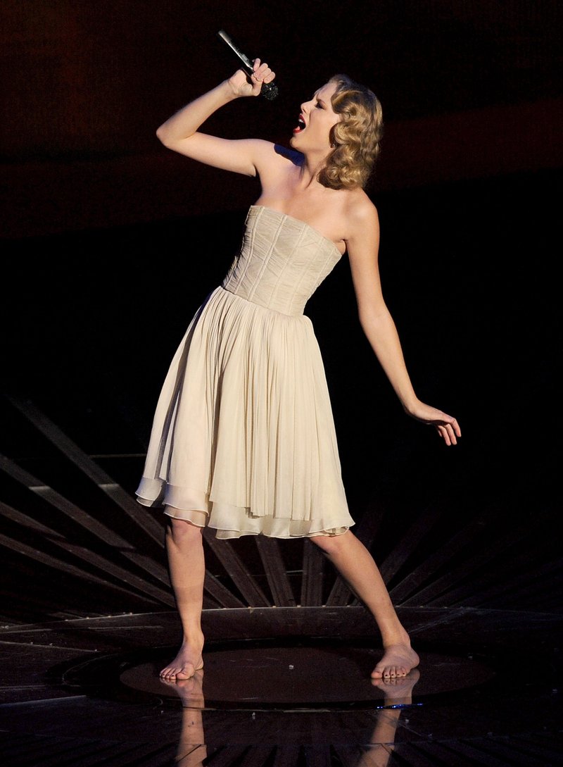 Taylor Swift at 2010 MTV Video Music Awards — photo 32