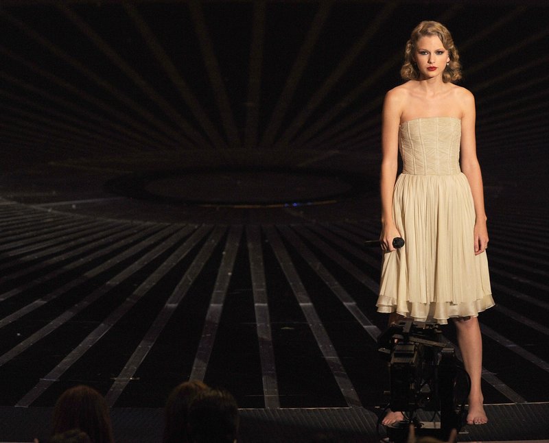Taylor Swift at 2010 MTV Video Music Awards — photo 50