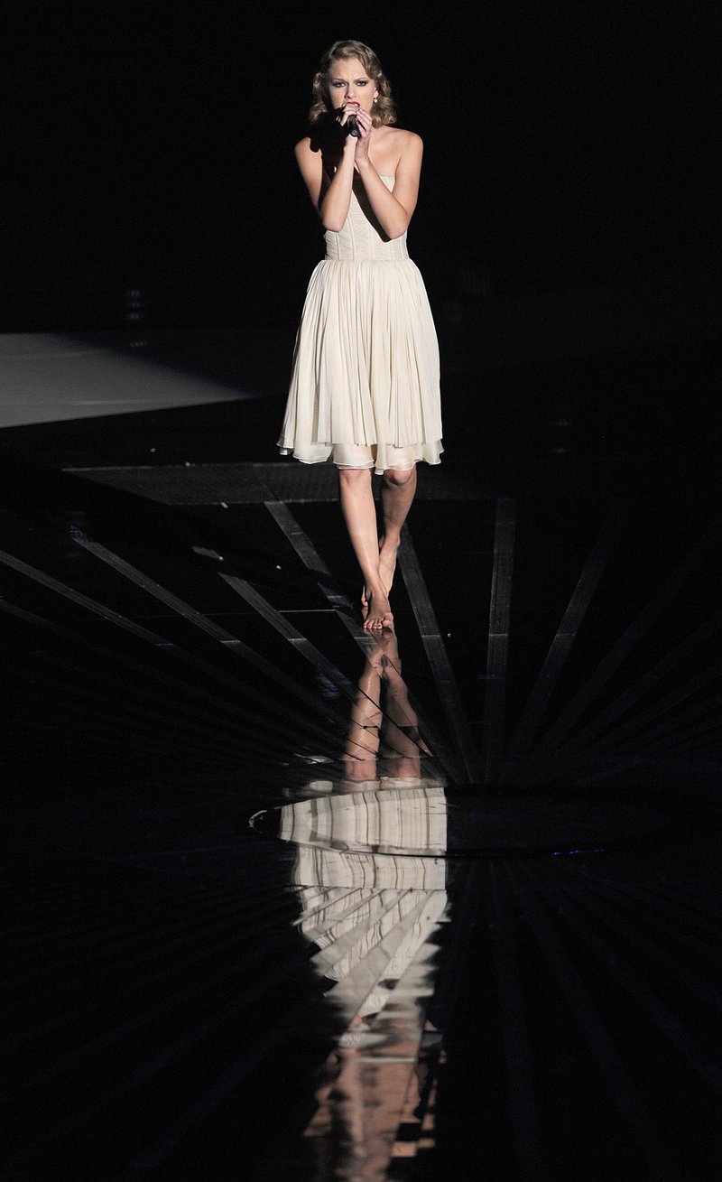 Taylor Swift at 2010 MTV Video Music Awards — photo 51