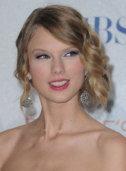 Taylor Swift at 2010 People's Choice Awards — photo 16