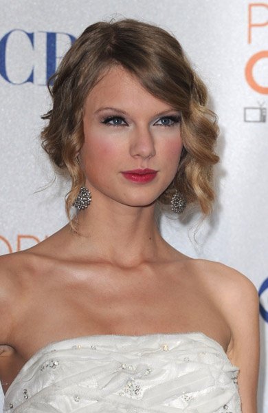 Taylor Swift at 2010 People's Choice Awards — photo 24