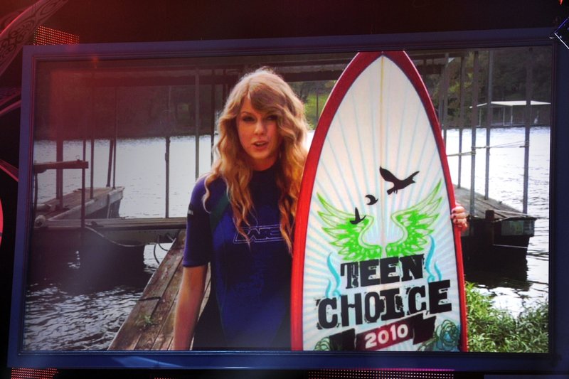 Taylor Swift at 2010 Teen Choice Awards — photo 3