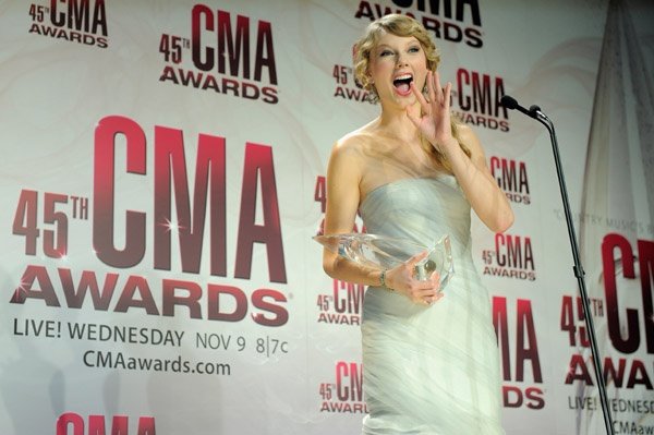 Taylor Swift at 45th Annual CMA Awards — photo 60