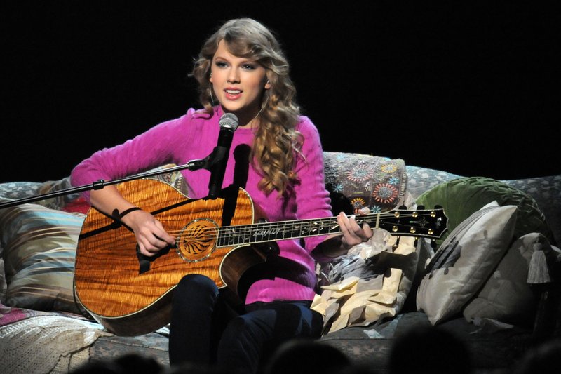 Taylor Swift at 45th Annual CMA Awards — photo 80