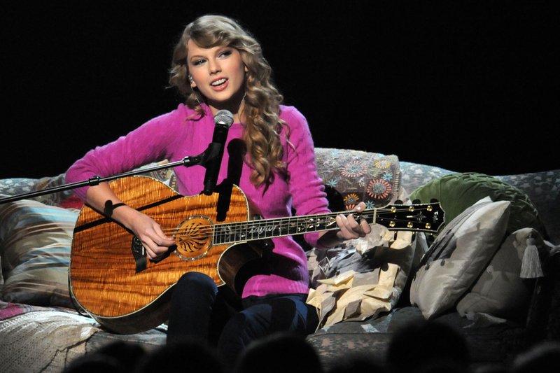 Taylor Swift at 45th Annual CMA Awards — photo 81