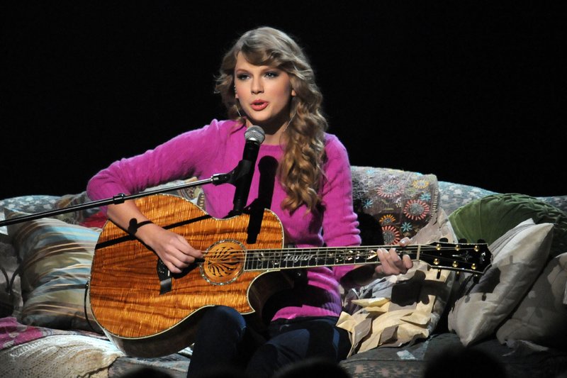 Taylor Swift at 45th Annual CMA Awards — photo 82