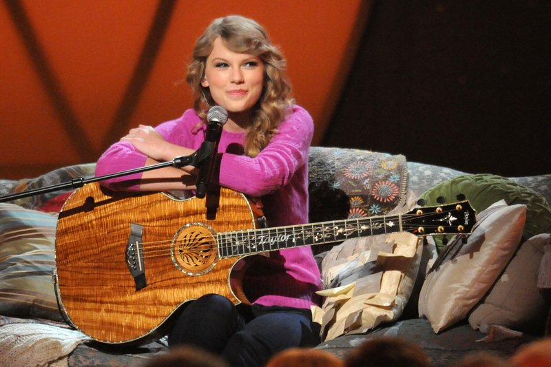 Taylor Swift at 45th Annual CMA Awards — photo 83