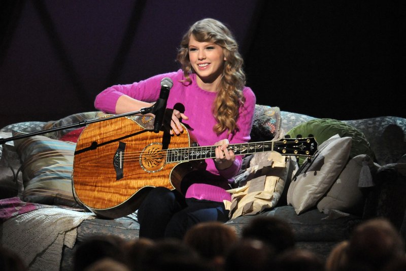 Taylor Swift at 45th Annual CMA Awards — photo 84