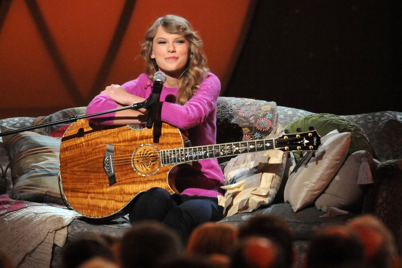 Taylor Swift at 45th Annual CMA Awards — photo 85