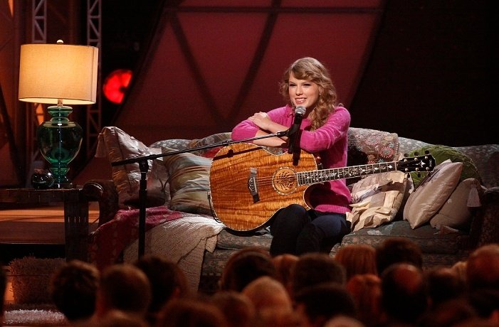 Taylor Swift at 45th Annual CMA Awards — photo 134