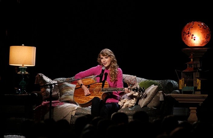 Taylor Swift at 45th Annual CMA Awards — photo 135