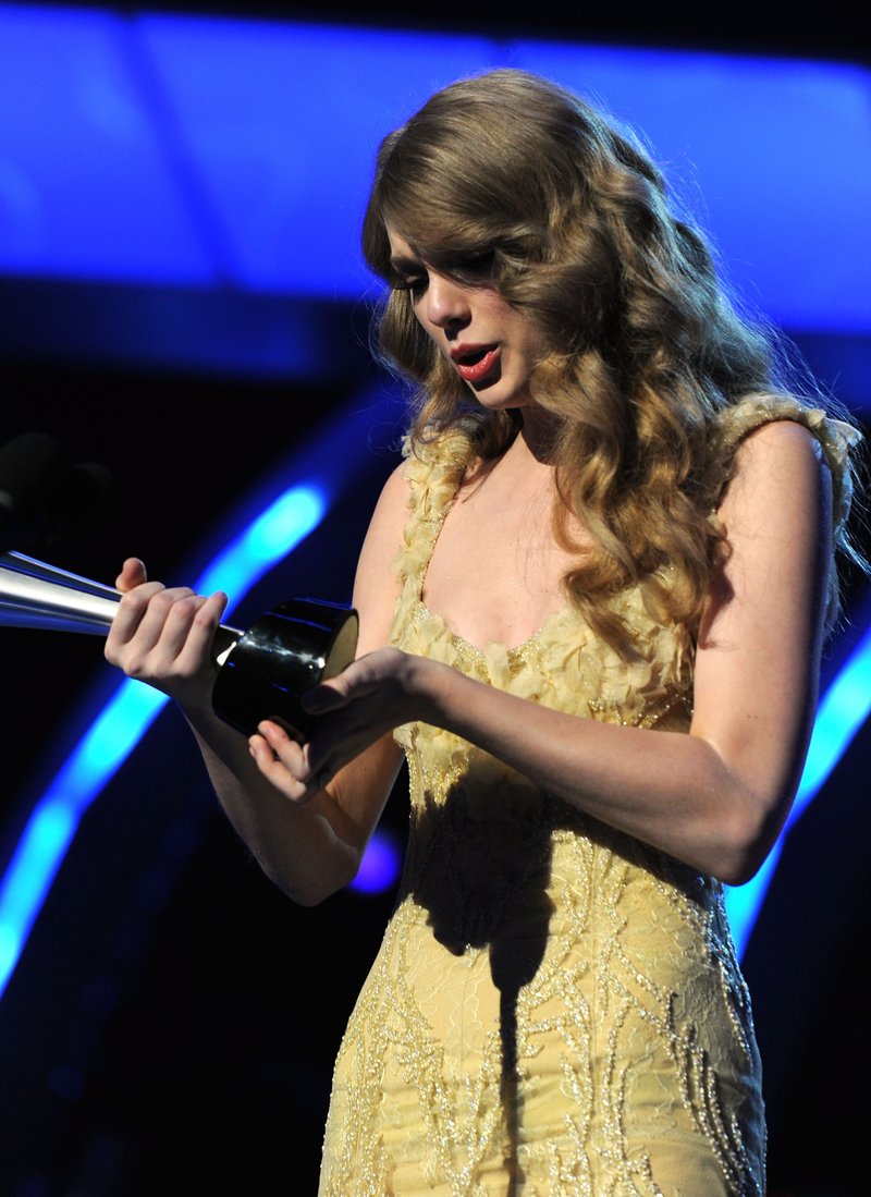 Taylor Swift at 46th Annual Academy Of Country Music Awards — photo 6