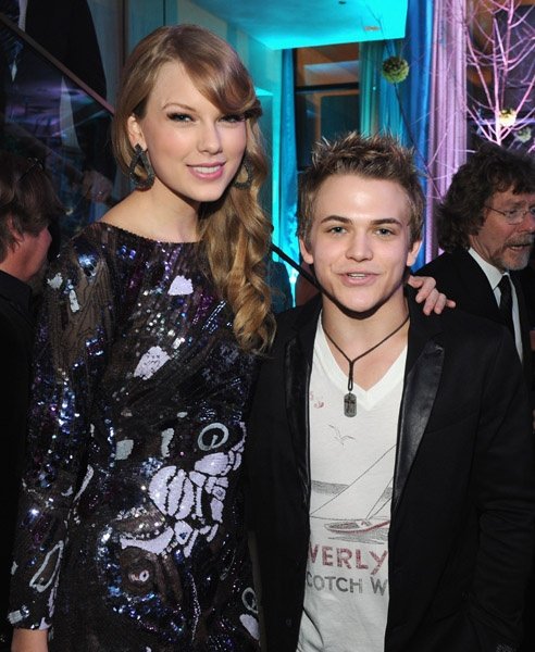 Taylor Swift at 59th Annual BMI Country Awards — photo 12