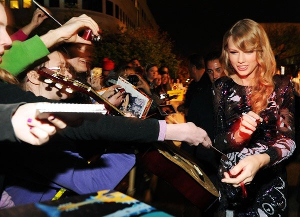 Taylor Swift at 59th Annual BMI Country Awards — photo 13