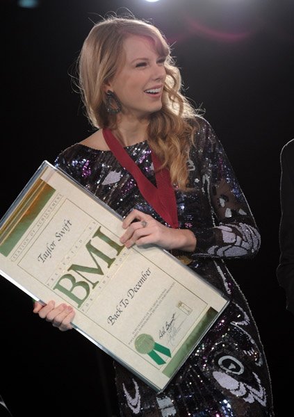 Taylor Swift at 59th Annual BMI Country Awards — photo 14