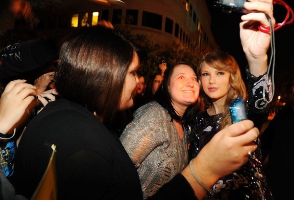 Taylor Swift at 59th Annual BMI Country Awards — photo 15