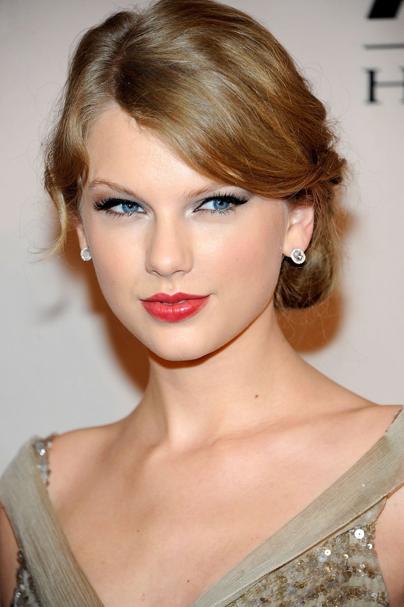 Taylor Swift at 5th Annual ACM Honors — photo 3