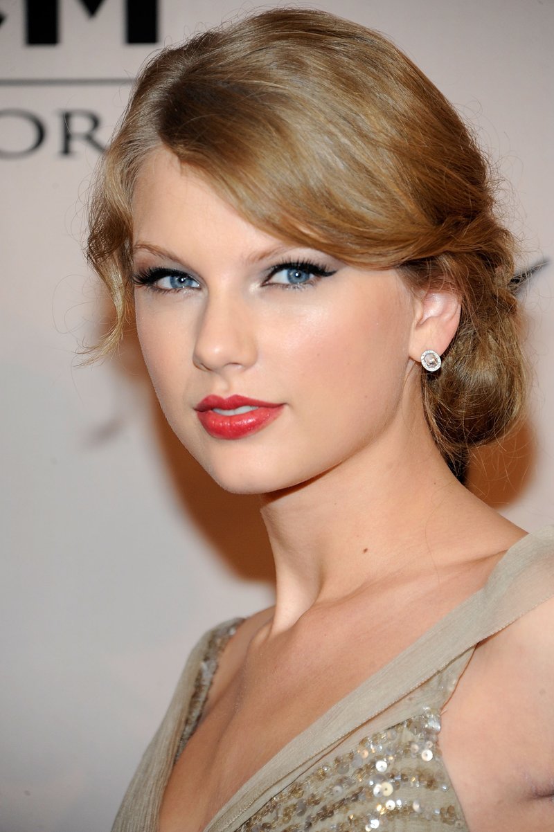 Taylor Swift at 5th Annual ACM Honors — photo 4