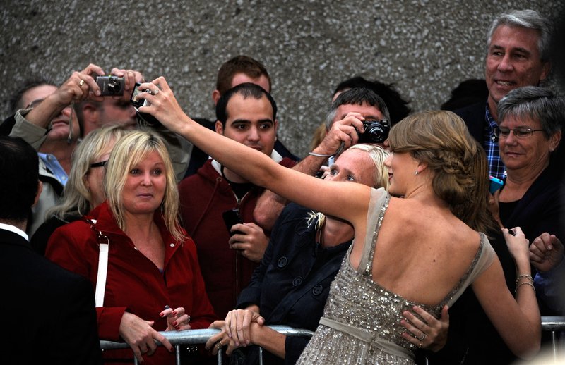Taylor Swift at 5th Annual ACM Honors — photo 10