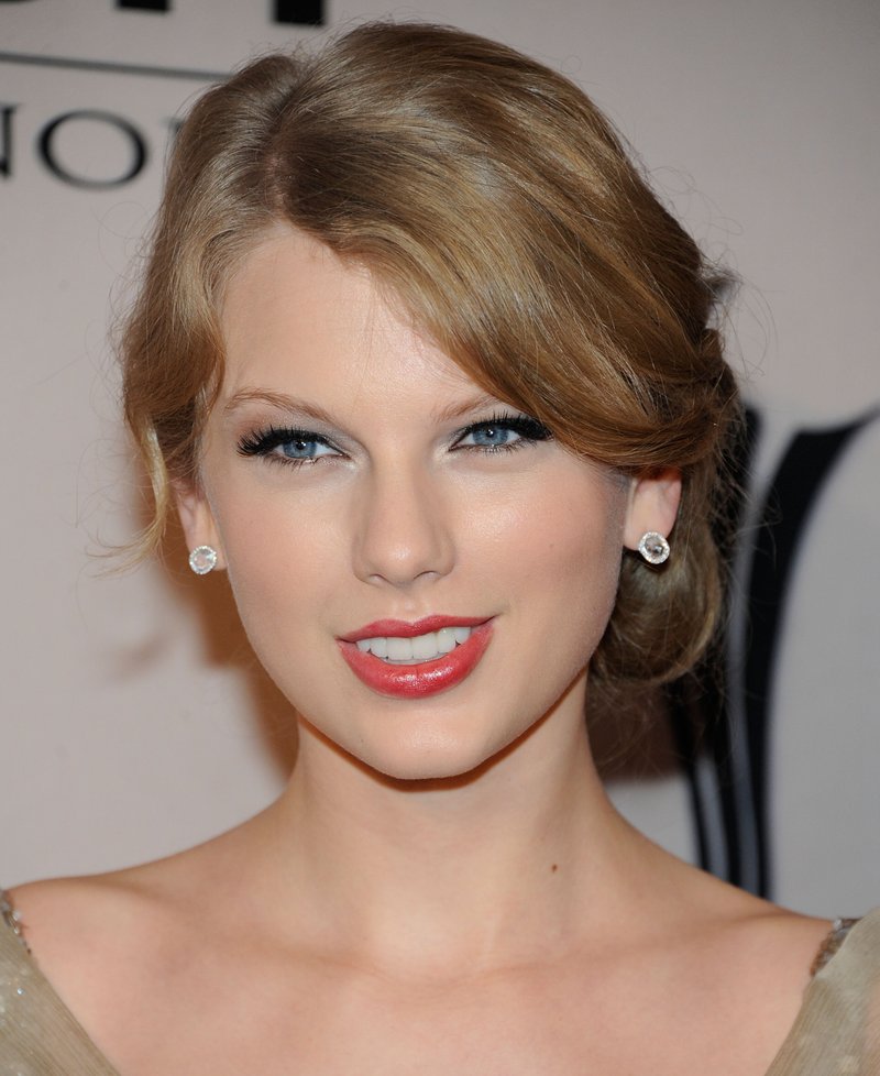 Taylor Swift at 5th Annual ACM Honors — photo 15